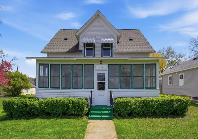 Photo 1 of Sale Pending at 827 7th Avenue Sw, Faribault, MN 55021 | MLS# 7110676 | Listing updated on 2026-09-16