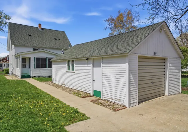Photo 3 of Sale Pending at 827 7th Avenue SW, Faribault, MN 55021 | MLS# 7110676 | Listing updated on 2026-09-16