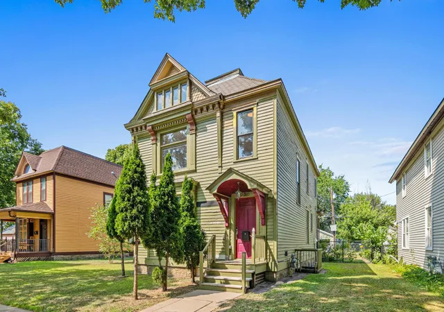 Photo 2 of Sale Pending at 553 Sherburne Ave, Saint Paul, MN 55103 | MLS# 7112835 | Listing updated on 2026-09-09