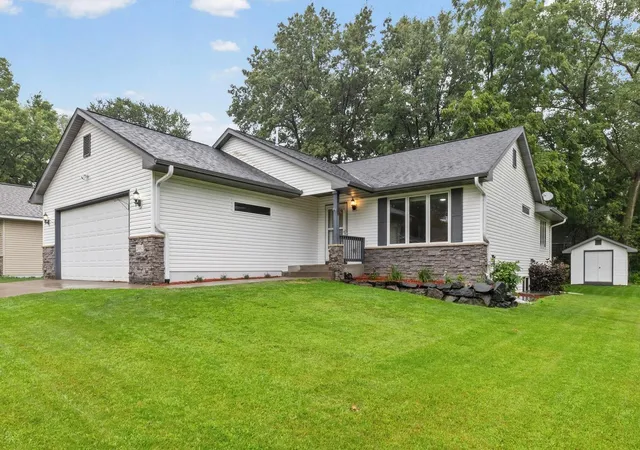 Photo 1 of Sale Pending at 2082 Cowern Pl E, Saint Paul, MN 55109 | MLS# 7113425 | Listing updated on 2026-09-09