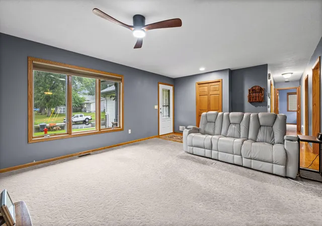 Photo 3 of Sale Pending at 2082 Cowern Pl E, Saint Paul, MN 55109 | MLS# 7113425 | Listing updated on 2026-09-09