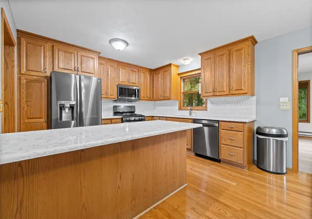 Photo 4 of Sale Pending at 2082 Cowern Pl E, Saint Paul, MN 55109 | MLS# 7113425 | Listing updated on 2026-09-09