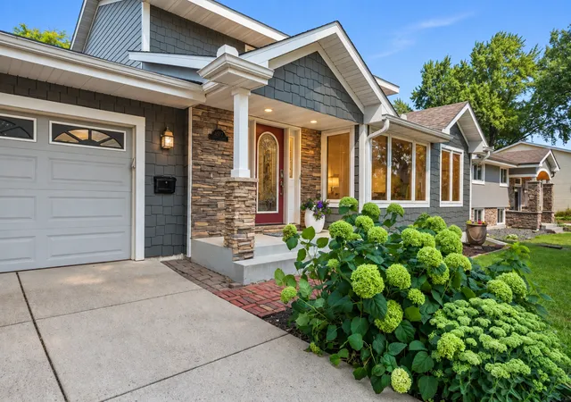 Photo 4 of Single family home for sale at 4517 Orchard Ave N, Minneapolis, MN 55422 | MLS# 7114215 | Listing updated on 2026-09-17