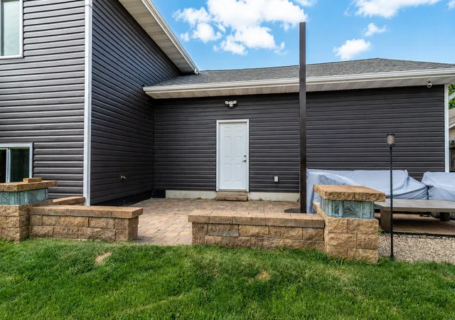 Photo 3 of Single family home for sale at 109 Cougar Dr, Mankato, MN 56001 | MLS# 7114477 | Listing updated on 2026-09-17