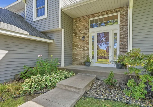Photo 3 of Single family home for sale at 8659 Quinwood Ln N, Maple Grove, MN 55369 | MLS# 7114571 | Listing updated on 2026-09-19