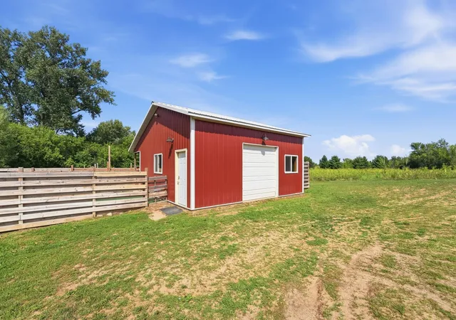 Photo 4 of Single family home for sale at 31240 Naples Ct NE, Cambridge, MN 55008 | MLS# 7114893 | Listing updated on 2026-09-16