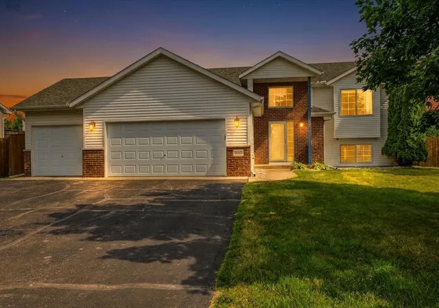 Photo 1 of Single family home for sale at 1655 10th Avenue Se, Cambridge, MN 55008 | MLS# 7114961 | Listing updated on 2026-09-16