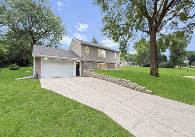 Photo 1 of Single family home for sale at 1416 Ridgeview Dr, Montevideo, MN 56265 | MLS# 7115363 | Listing updated on 2026-09-18