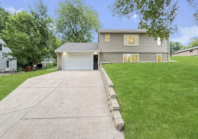 Photo 2 of Single family home for sale at 1416 Ridgeview Dr, Montevideo, MN 56265 | MLS# 7115363 | Listing updated on 2026-09-18