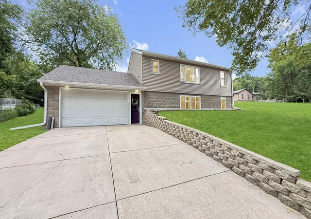 Photo 3 of Single family home for sale at 1416 Ridgeview Dr, Montevideo, MN 56265 | MLS# 7115363 | Listing updated on 2026-09-18