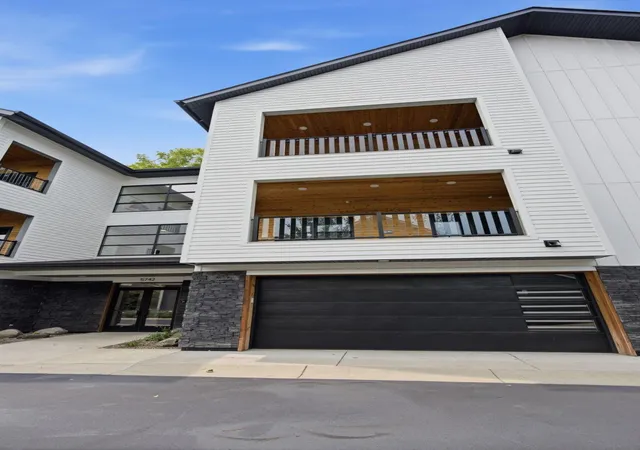 Photo 3 of Condo for sale at 5742 Shady Oak Rd S #7, Hopkins, MN 55343 | MLS# 7115410 | Listing updated on 2026-09-29