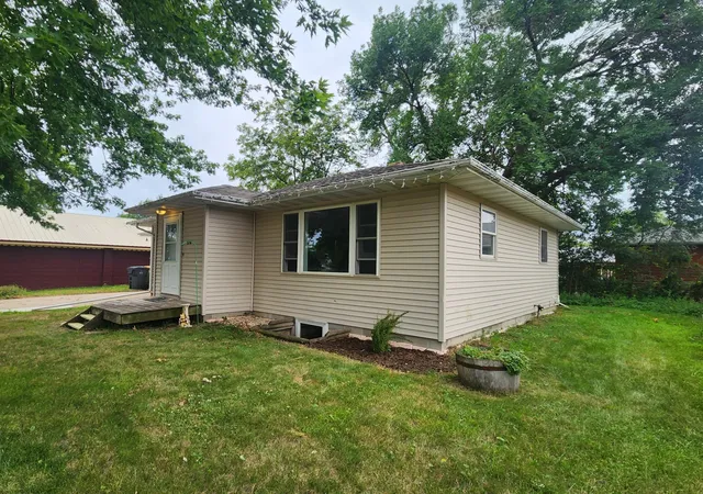 Photo 3 of Single family home for sale at 514 7th Avenue SE, Pipestone, MN 56164 | MLS# 7115940 | Listing updated on 2026-09-09