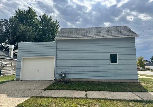 Photo 3 of Single family home for sale at 422 2nd Street N, Wahpeton, ND 58075 | MLS# 7116424 | Listing updated on 2026-09-16