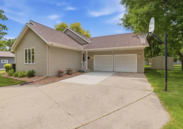 Photo 2 of Sale Pending at 805 26th Avenue Sw, Willmar, MN 56201 | MLS# 7116629 | Listing updated on 2026-09-15