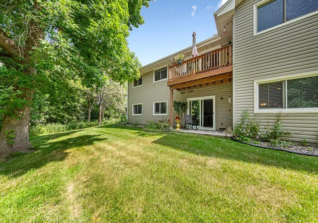 Listing Photo 5 - Condo for sale in building located at 18450 Creeks Bend Dr, Minnetonka, MN 55345