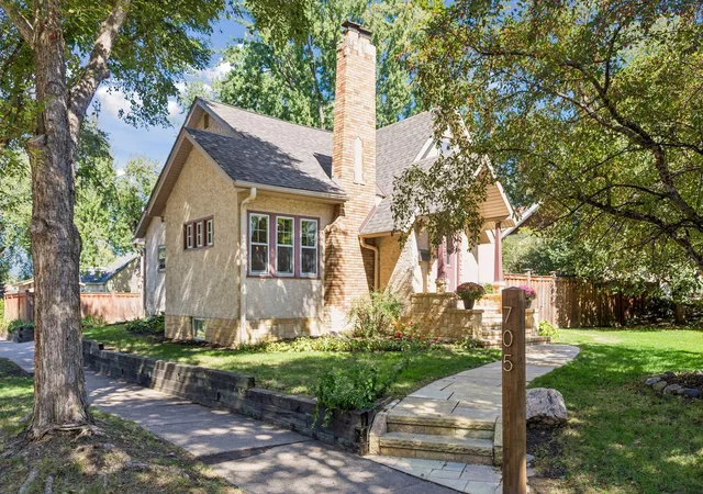 Single family home for sale at 705 Wheelock Pkwy W, Saint Paul, MN 55117 | MLS# 7116862