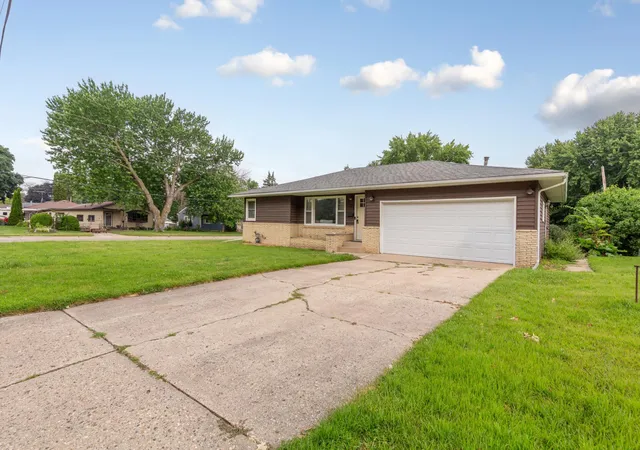 Photo 3 of Single family home for sale at 504 Havana Rd, Owatonna, MN 55060 | MLS# 7116885 | Listing updated on 2026-09-16