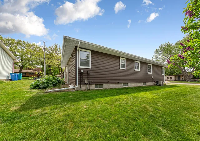 Photo 4 of Single family home for sale at 504 Havana Rd, Owatonna, MN 55060 | MLS# 7116885 | Listing updated on 2026-09-16