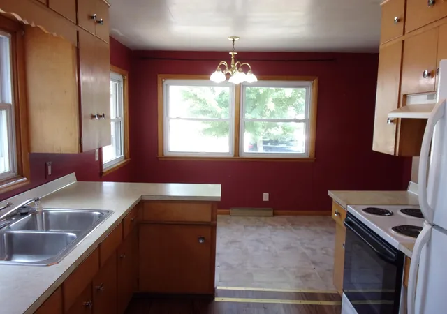 Photo 2 of Sale Pending at 218 E 2nd Street, Blue Earth, MN 56013 | MLS# 7117550 | Listing updated on 2026-09-23