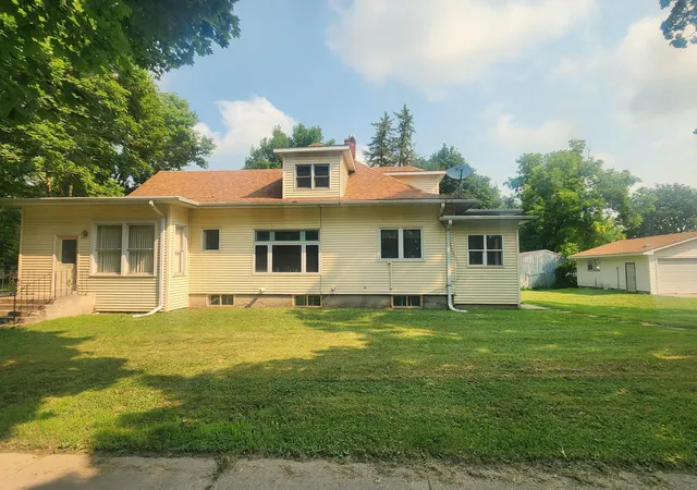 Photo 2 of Single family home for sale at 120 Park Ave W, Renville, MN 56284 | MLS# 7117627 | Listing updated on 2026-09-16