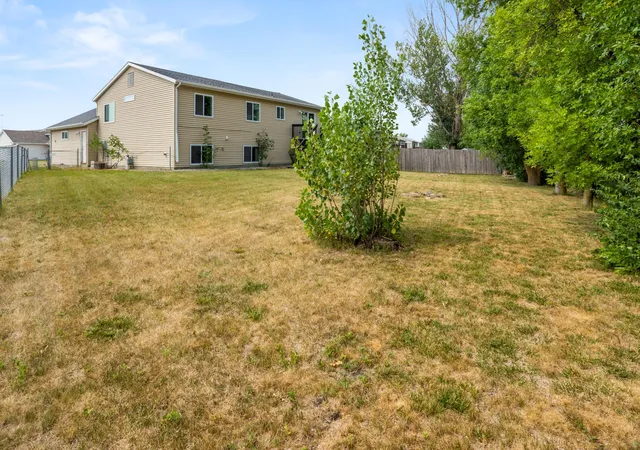 Photo 3 of Single family home for sale at 1860 Huntington Ln, West Fargo, ND 58078 | MLS# 7118025 | Listing updated on 2026-09-26