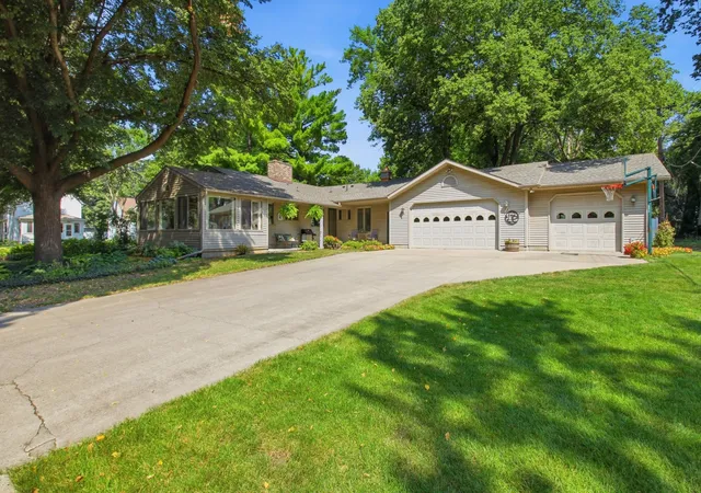 Photo 1 of Sale Pending at 302 N 9th Street, Montevideo, MN 56265 | MLS# 7118032 | Listing updated on 2026-09-17