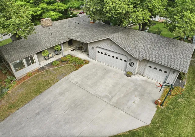 Photo 3 of Sale Pending at 302 N 9th Street, Montevideo, MN 56265 | MLS# 7118032 | Listing updated on 2026-09-17
