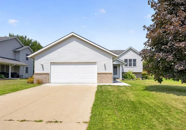 Photo 1 of Single family home for sale at 290 5th Avenue Se, Plainview, MN 55964 | MLS# 7118301 | Listing updated on 2026-09-18