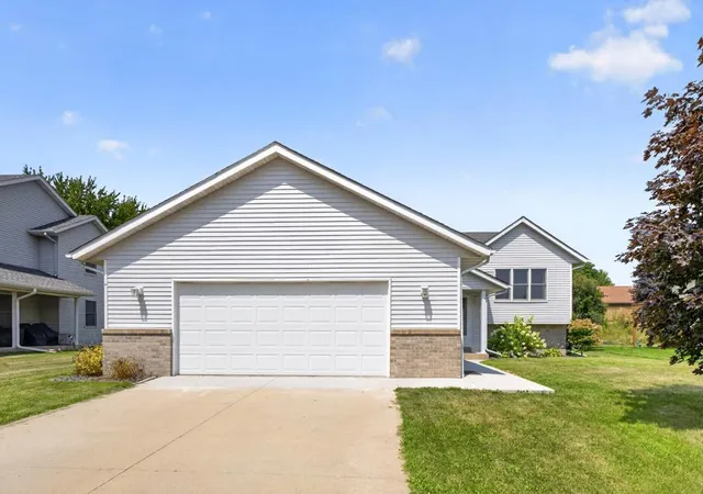 Photo 2 of Single family home for sale at 290 5th Avenue Se, Plainview, MN 55964 | MLS# 7118301 | Listing updated on 2026-09-18
