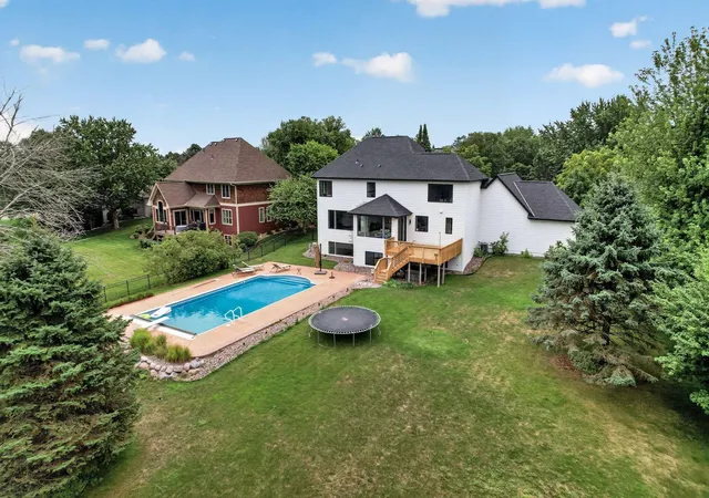 Photo 4 of Single family home for sale at 9140 Heritage Wy, Woodbury, MN 55125 | MLS# 7118384 | Listing updated on 2026-09-17