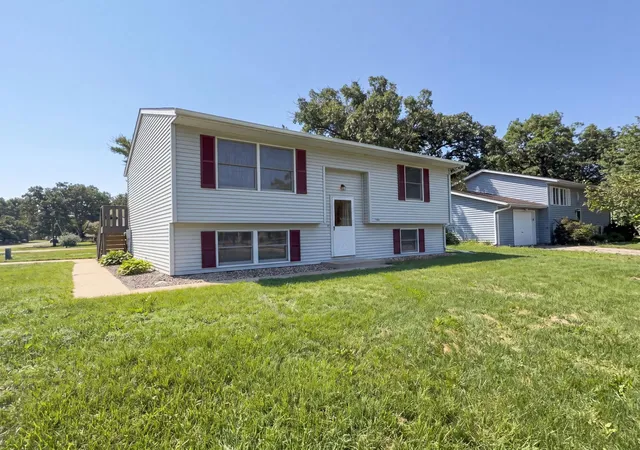 Photo 1 of Single family home for sale at 1720 24th Avenue Se, Rochester, MN 55904 | MLS# 7118436 | Listing updated on 2026-09-17