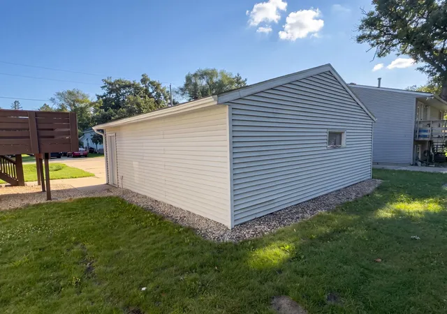 Photo 4 of Single family home for sale at 1720 24th Avenue SE, Rochester, MN 55904 | MLS# 7118436 | Listing updated on 2026-09-17