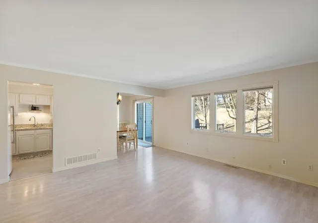 Photo 4 of Single family home for sale at 6140 Crk View Trl, Minnetonka, MN 55345 | MLS# 7118646 | Listing updated on 2026-09-16
