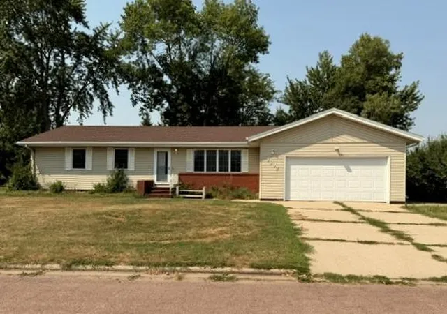 Photo 1 of Single family home for sale at 1992 Great Bnd Blvd, Windom, MN 56101 | MLS# 7118758 | Listing updated on 2026-09-17