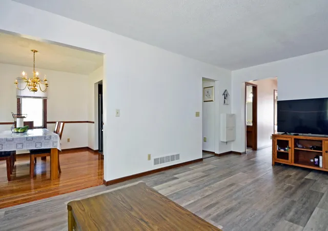 Photo 4 of Sale Pending at 2775 Hilltop Ct, Saint Paul, MN 55109 | MLS# 7118846 | Listing updated on 2026-10-23