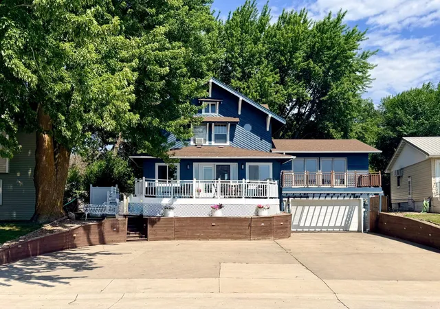 Photo 1 of Single family home for sale at 506 W Lake Ave, Worthington, MN 56187 | MLS# 7118903 | Listing updated on 2026-09-09