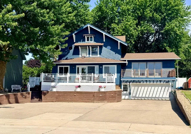 Photo 3 of Single family home for sale at 506 W Lake Ave, Worthington, MN 56187 | MLS# 7118903 | Listing updated on 2026-09-09