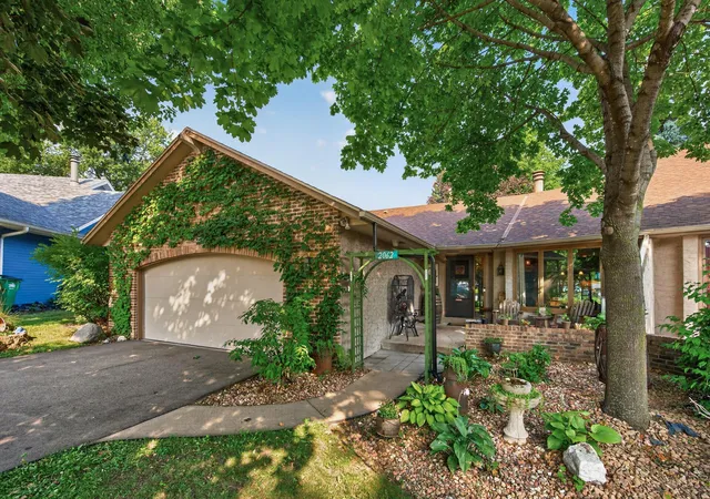 Photo 3 of Townhouse for sale at 2062 28th Avenue Nw, Saint Paul, MN 55112 | MLS# 7119087 | Listing updated on 2026-10-03