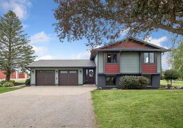 Photo 2 of Sale Pending at 21560 Blaine Ave, Farmington, MN 55024 | MLS# 7119768 | Listing updated on 2026-09-11