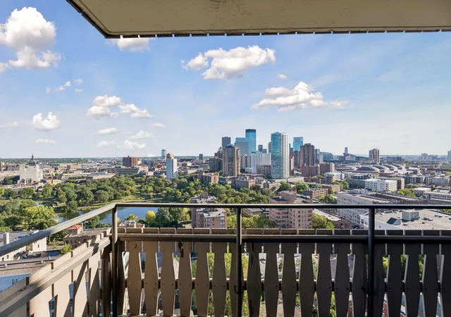 Photo 3 of Condo for sale at 400 Groveland Ave #1912, Minneapolis, MN 55403 | MLS# 7119872 | Listing updated on 2026-09-16