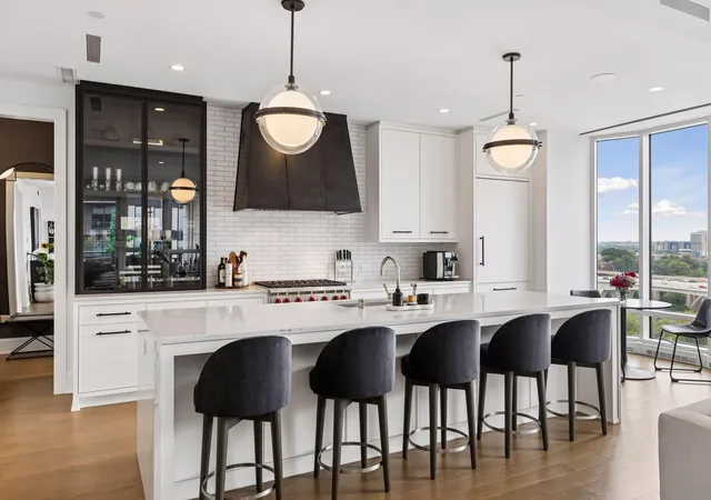 Photo 2 of Condo for sale at 1111 W River Pkwy #10E, Minneapolis, MN 55415 | MLS# 7120437 | Listing updated on 2026-09-17