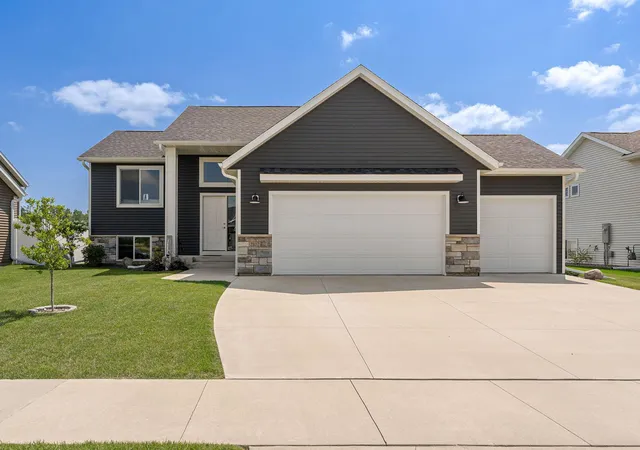 Photo 3 of Single family home for sale at 2102 14th Avenue NE, Austin, MN 55912 | MLS# 7120510 | Listing updated on 2026-09-16