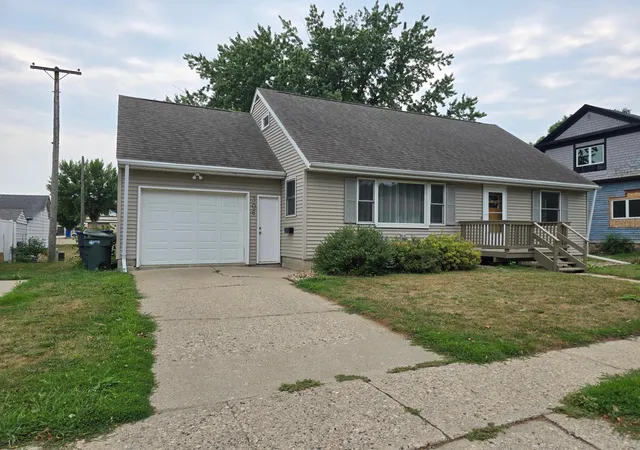 Photo 2 of Single family home for sale at 306 E Crawford St, Luverne, MN 56156 | MLS# 7120514 | Listing updated on 2026-09-16
