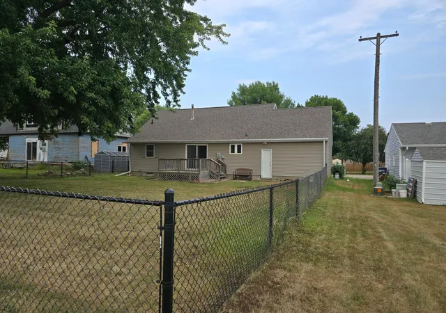 Photo 3 of Single family home for sale at 306 E Crawford St, Luverne, MN 56156 | MLS# 7120514 | Listing updated on 2026-09-16