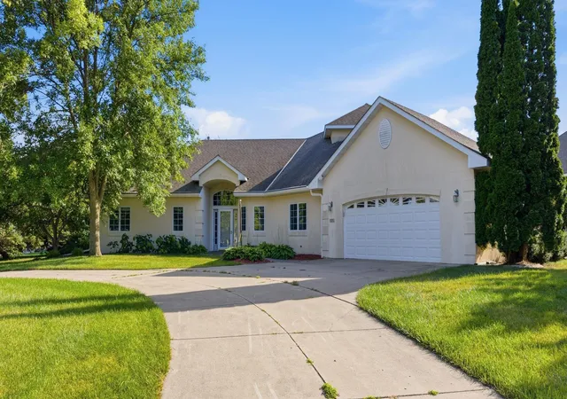 Photo 2 of Single family home for sale at 1320 Heritage Ave Nw, Hutchinson, MN 55350 | MLS# 7120516 | Listing updated on 2026-09-17