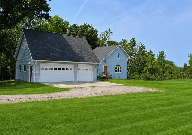 Photo 3 of Sale Pending at 3325 Lakewood Dr, Fergus Falls, MN 56537 | MLS# 7121442 | Listing updated on 2026-09-16