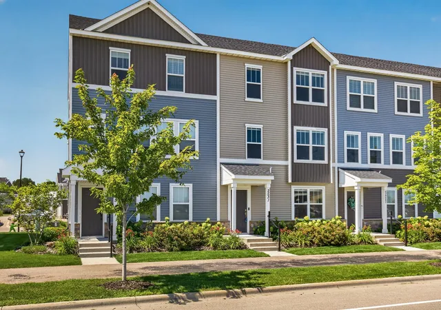 Photo 3 of Single family home for sale at 2531 Paddock Path, Shakopee, MN 55379 | MLS# 7121450 | Listing updated on 2026-09-18