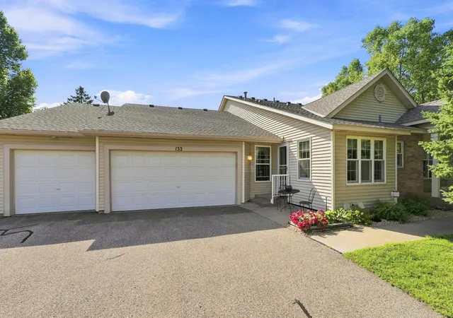 Photo 2 of Single family home for sale at 132 Wedgewood Ct, Saint Paul, MN 55115 | MLS# 7121646 | Listing updated on 2026-09-17