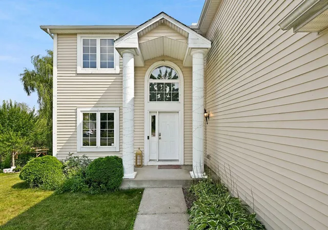 Photo 3 of Single family home for sale at 237 Adam Cir, Carver, MN 55315 | MLS# 7121895 | Listing updated on 2026-09-16