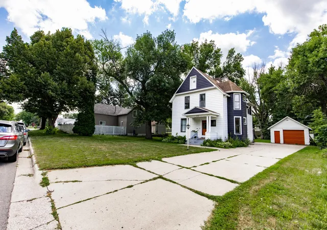 Photo 4 of Sale Pending at 522 E Adolphus Ave, Fergus Falls, MN 56537 | MLS# 7122647 | Listing updated on 2026-09-16